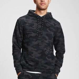 Men’s GapFit Performance Hoodie in XS